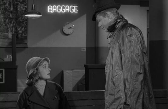 The-Twilight-Zone-Mirror-Image-2
