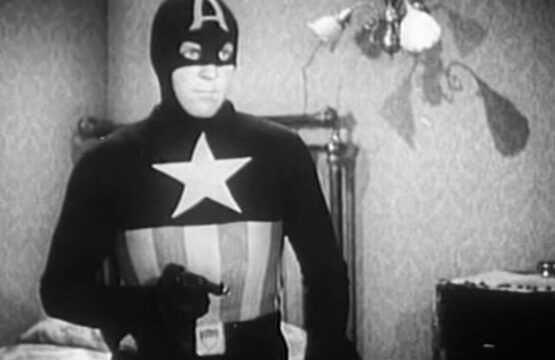 1944-captain-america-with-gun