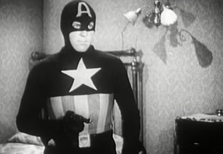 1944-captain-america-with-gun