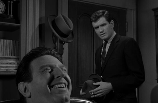 The-Twilight-Zone-Four-O-Clock-4