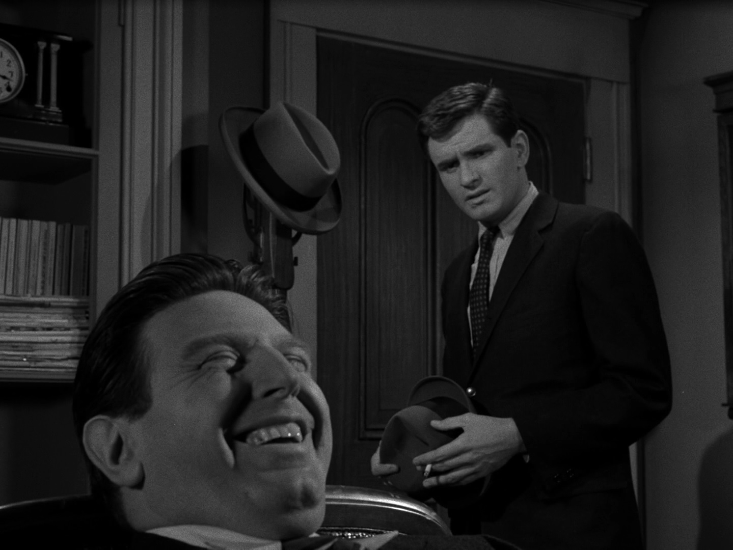 The-Twilight-Zone-Four-O-Clock-4