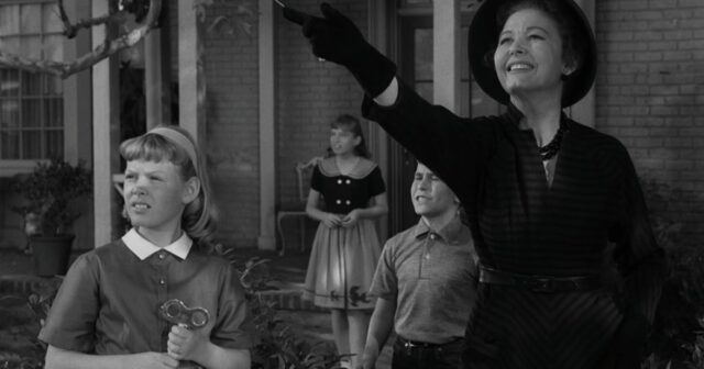 The-Twilight-Zone-I-Sing-the-Body-Electric-4-1200x630